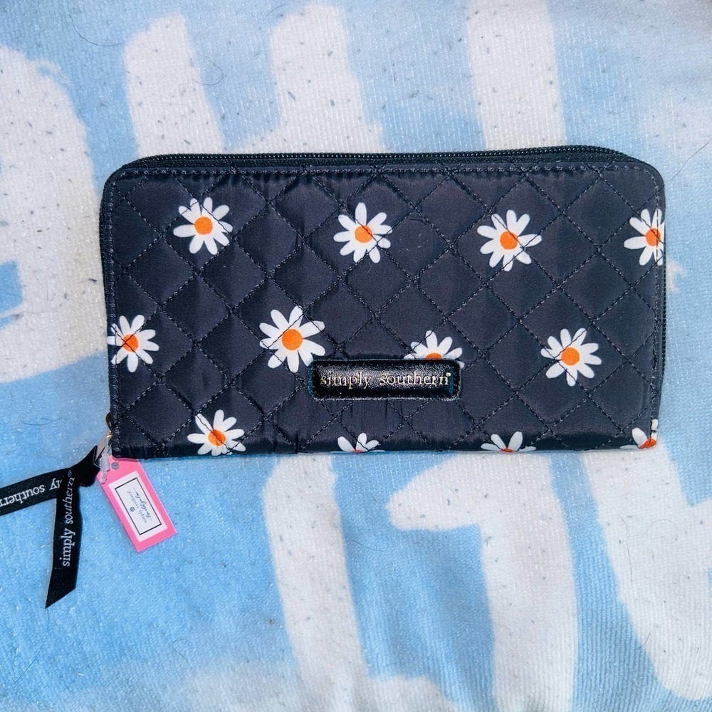 NWT Simply Southern Quilted Phone Wallet Wristlet